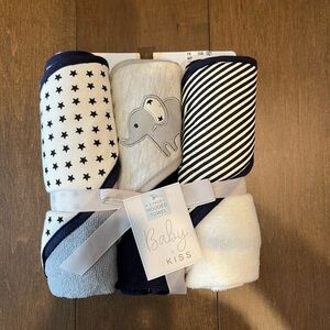 NWT Baby Kiss Set of 3 Hooded Towels